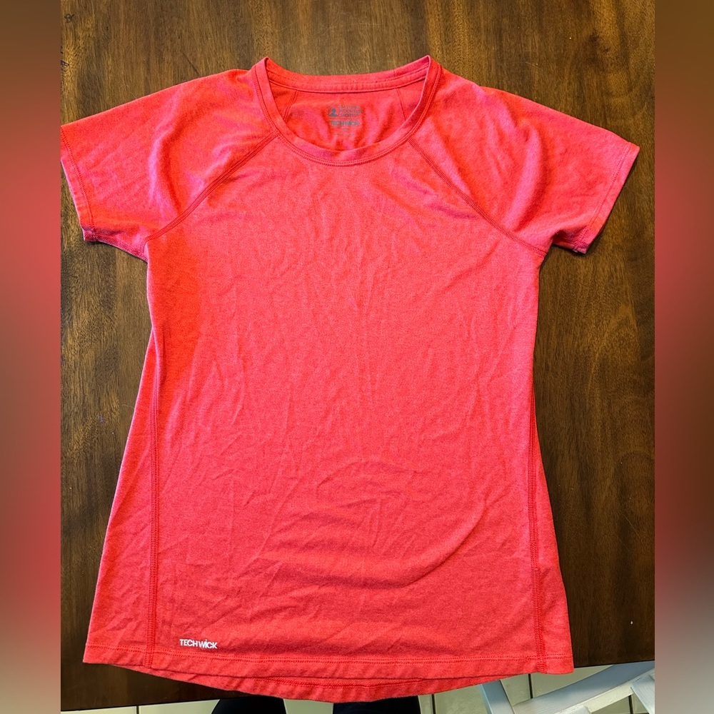 Mountain hardware shirt